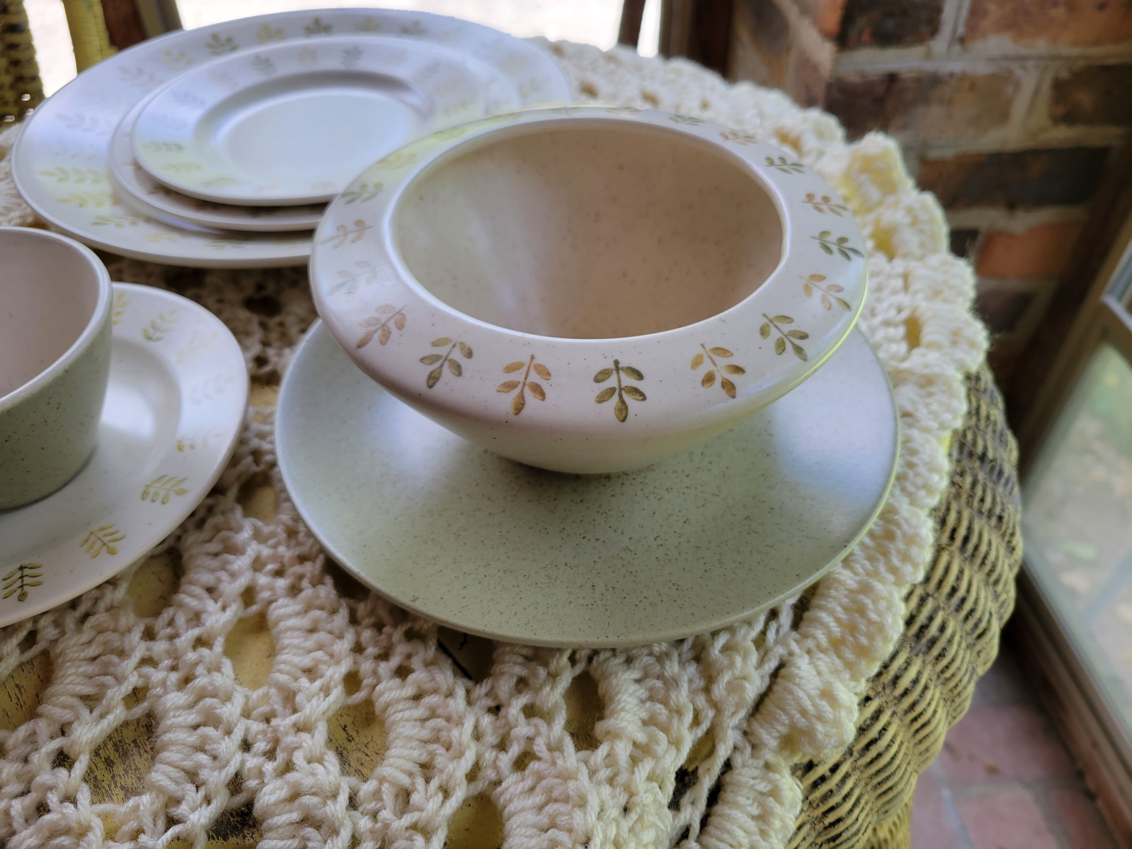 Poppytrail 'Pepper Tree' Stoneware Set by Metlox
