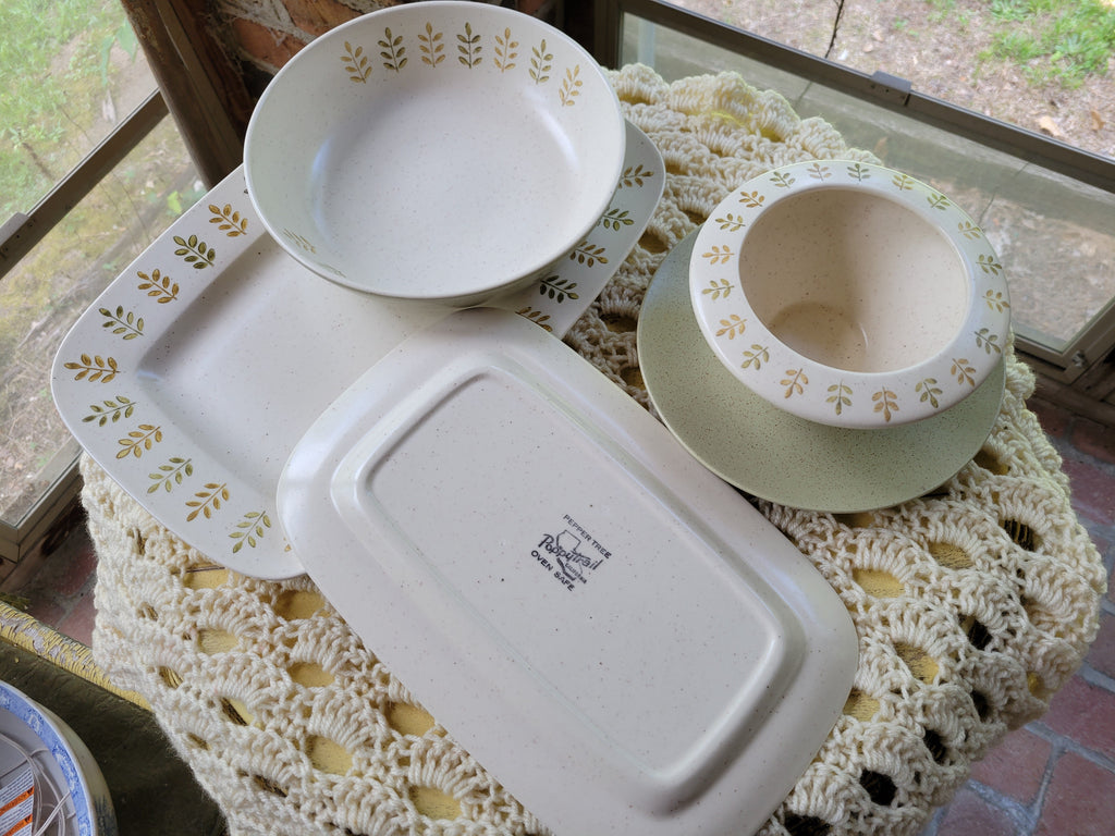 Poppytrail 'Pepper Tree' Stoneware Set by Metlox