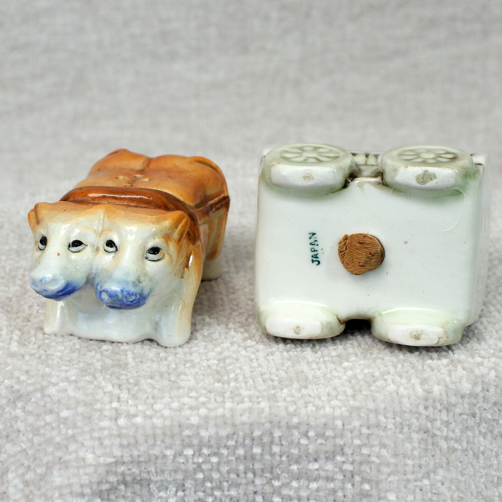 Oxen with Covered Wagon Salt & Pepper Shakers