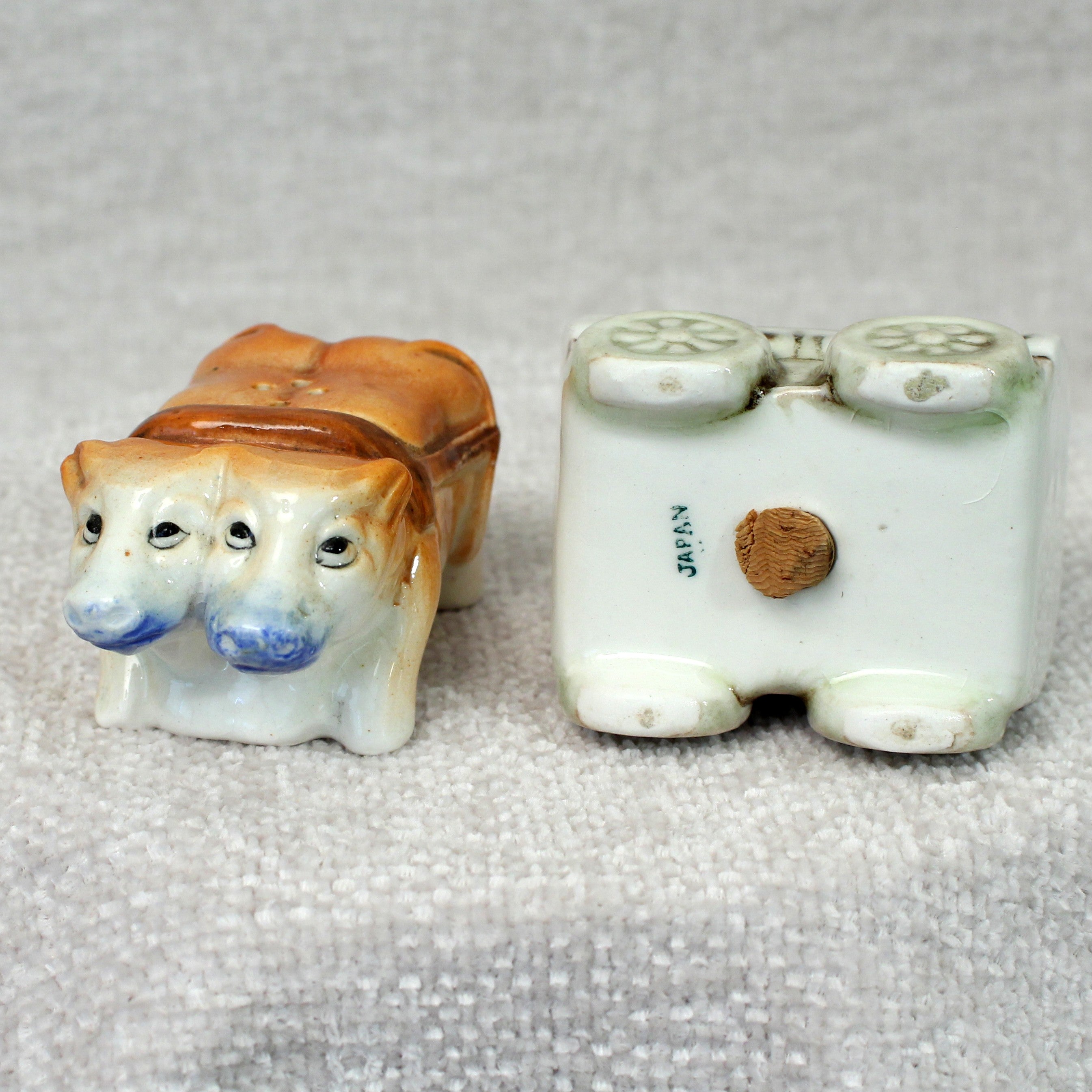 Oxen with Covered Wagon Salt & Pepper Shakers