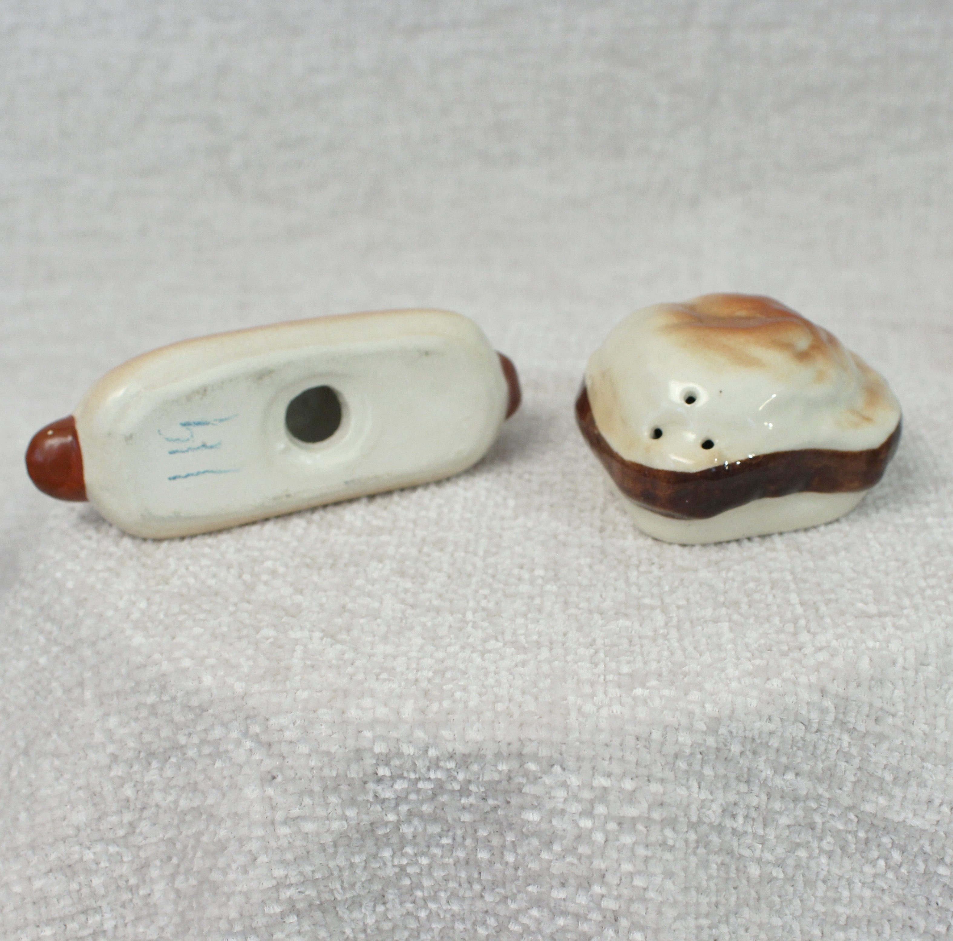 Novelty Hot Dog and Hamburger Shaker Set